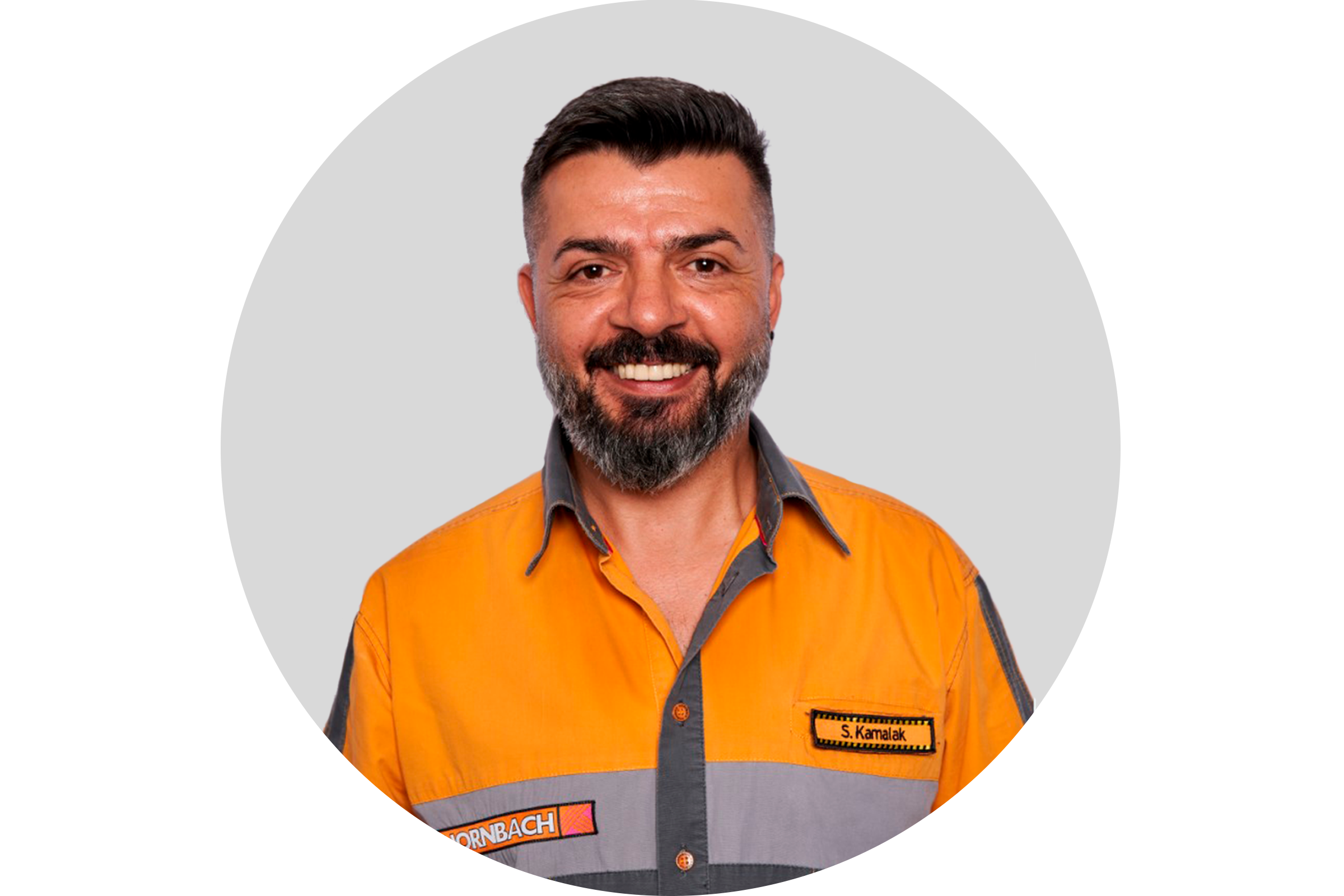 Porträt eines Hornbach Mitarbeiters in Arbeitskleidung