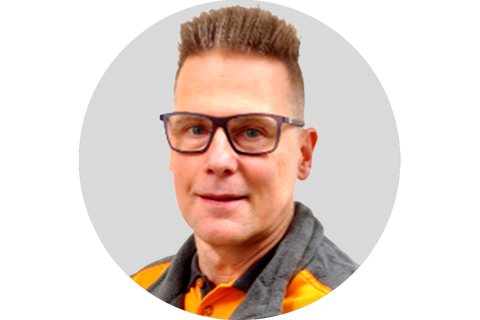 Porträt eines Mannes mit Brille