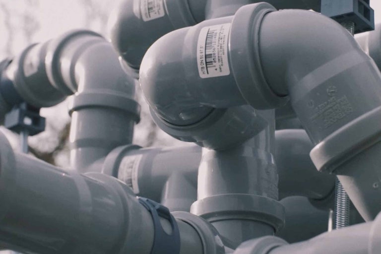 Rohrinstallation mit Kunststoffrohren und Formstücken