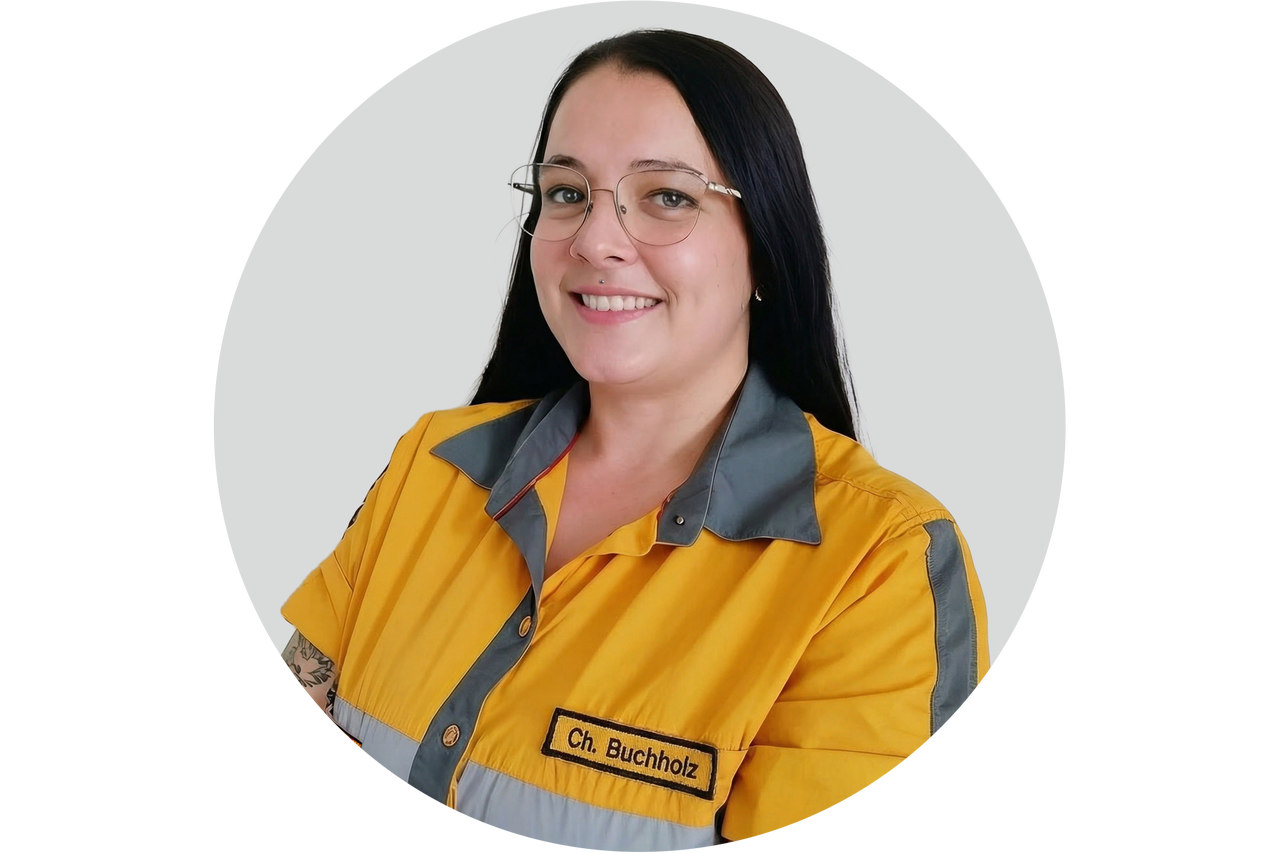 Porträt einer Hornbach Mitarbeiterin in Arbeitskleidung