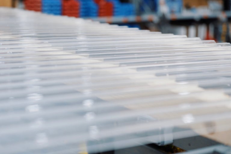 Nahaufnahme von durchsichtigen Wellplatten