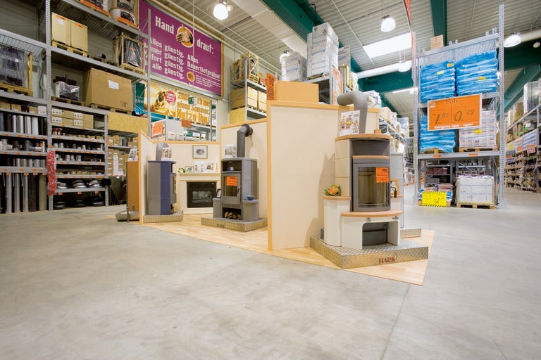 Ausstellung von Öfen im Hornbach Markt