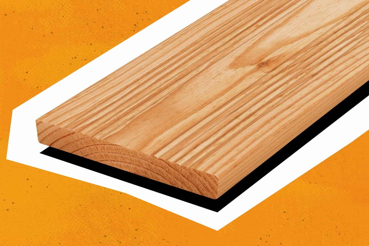 Terrassendiele aus Douglasie mit geriffelter Oberfläche und sichtbarer Holzmaserung.