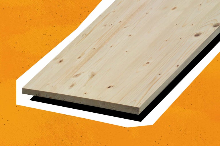 Leimholzplatte aus Fichte oder Kiefer mit sichtbarer Maserung und Ästen für den Möbelbau.