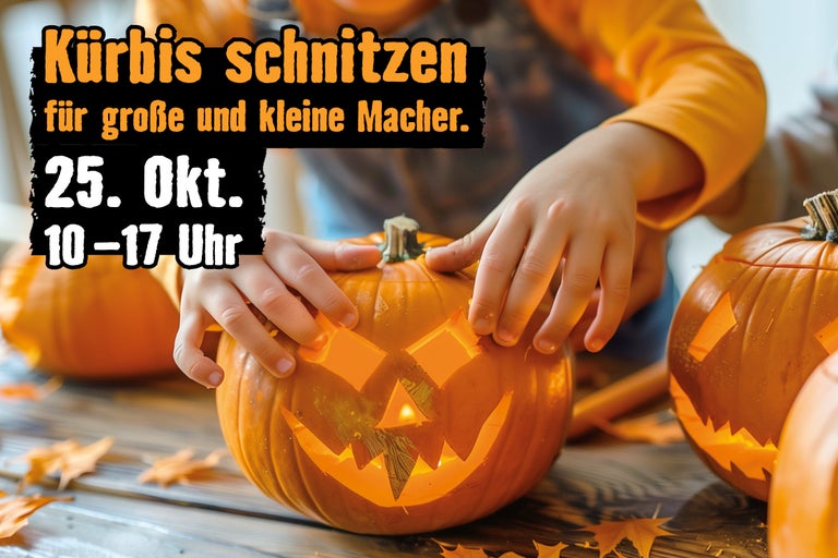 Kind schnitzt Kürbis für Halloween; Veranstaltungshinweis 25. Oktober, 10 bis 17 Uhr