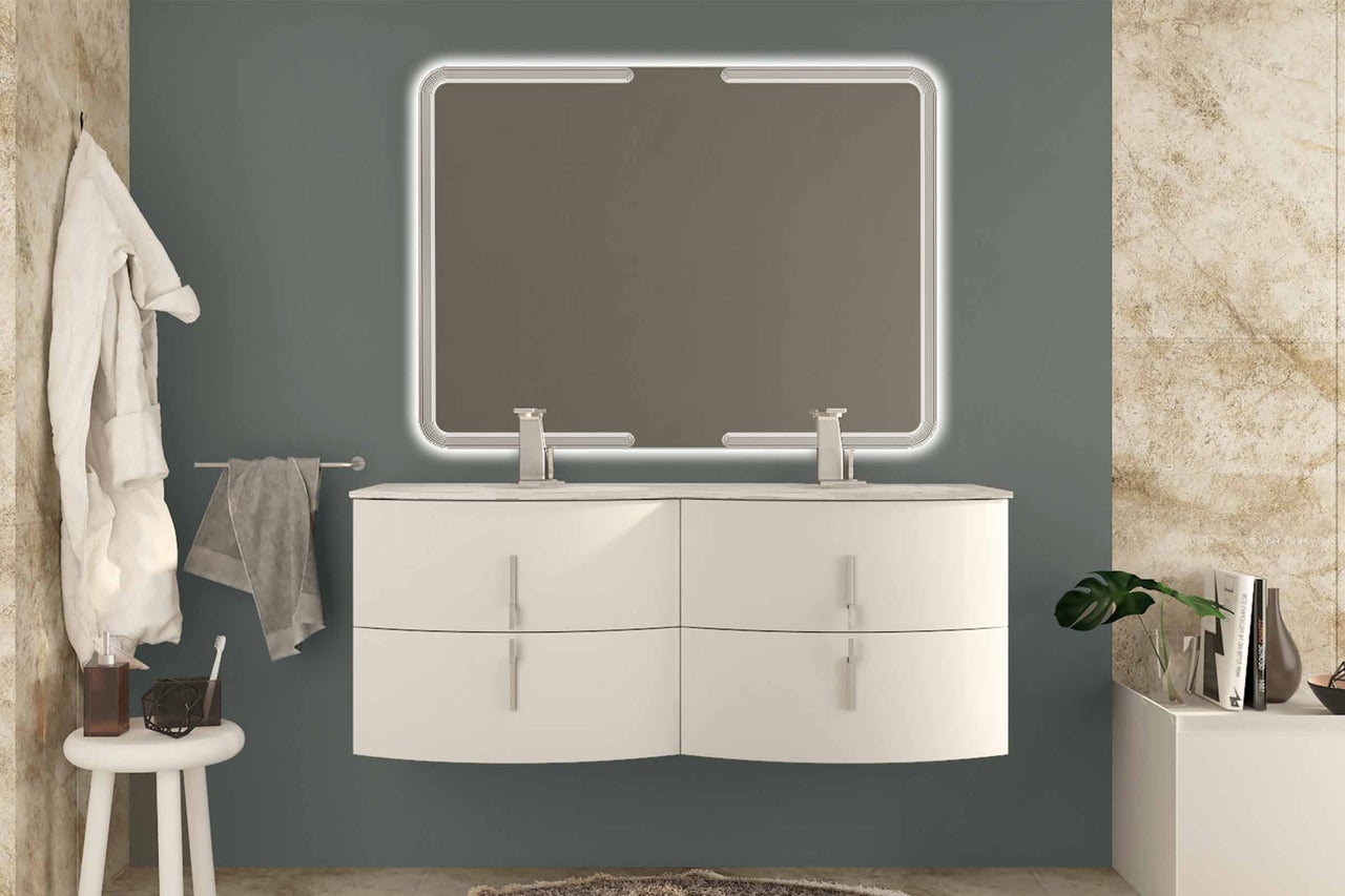 Modernes Badezimmer mit Waschtischunterschrank, beleuchtetem Spiegel und dekorativen Elementen