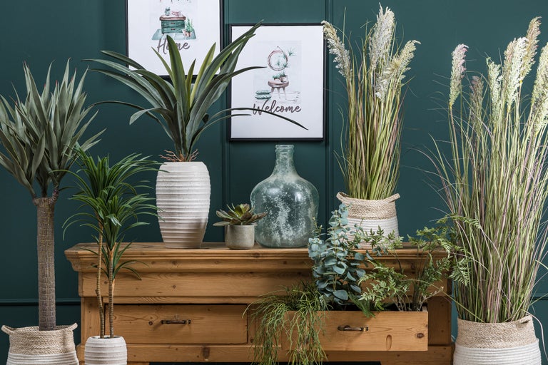 Künstliche Pflanzen und Seidenblumen