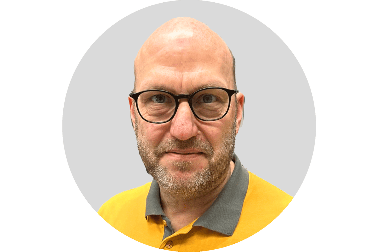 Porträt eines Mannes mit Brille