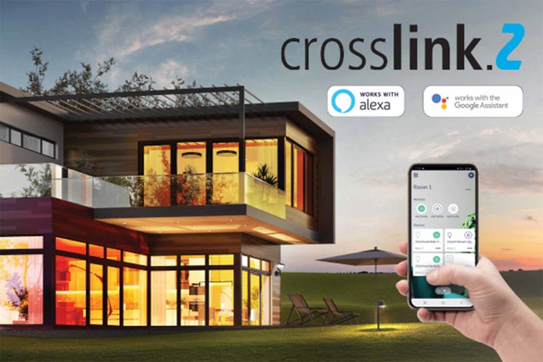 Modernes Haus mit Crosslink Technologie und Smartphone Steuerung