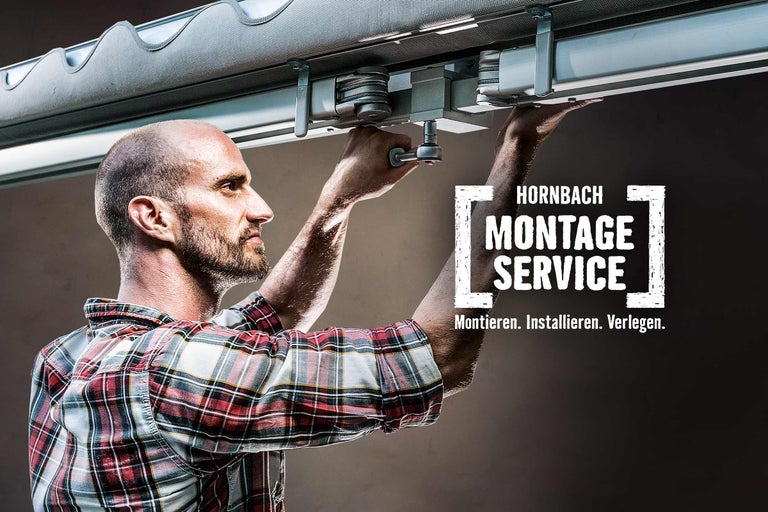 Ein Mann montiert eine Markise. Hornbach Montageservice.