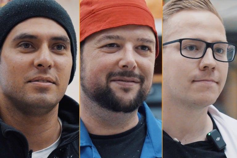 Porträts von drei Personen vor der Kamera