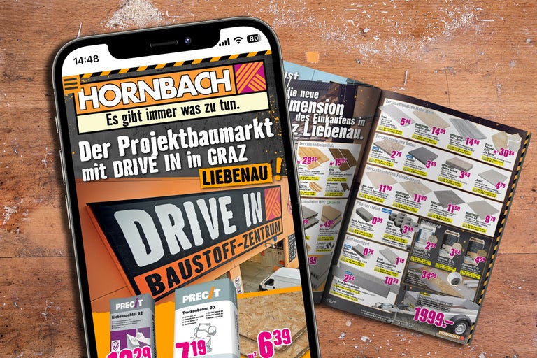Smartphone zeigt Hornbach Werbeprospekt für das Drive In Baustoff Zentrum in Graz Liebenau mit verschiedenen Bauprodukten und Preisen.