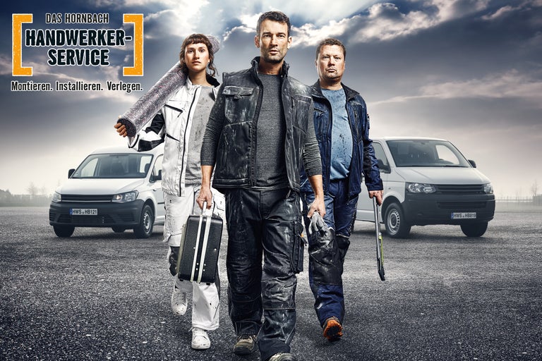 Hornbach Handwerkerservice Team mit Werkzeugen und Fahrzeugen