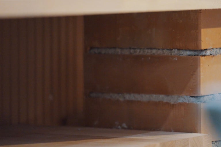 Nahaufnahme von Ziegelsteinen mit Mörtel