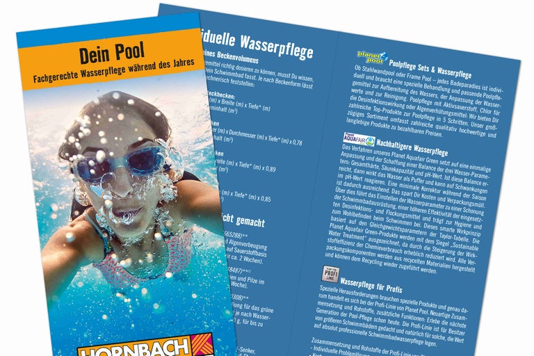 Broschüre zur Poolwasserpflege von Hornbach mit einer Frau, die im Pool schwimmt