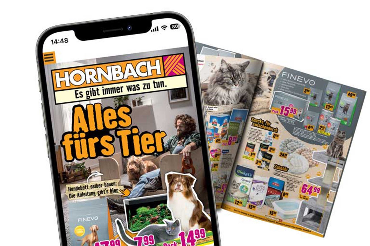 Smartphone zeigt Hornbach Werbung für Tierbedarf zusammen mit einem Prospekt