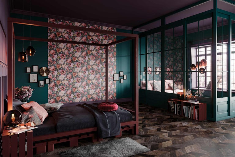 Schlafzimmer mit Himmelbett, Blumendekor und Bücherregal