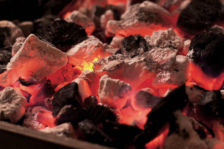 Glühende Grillkohle