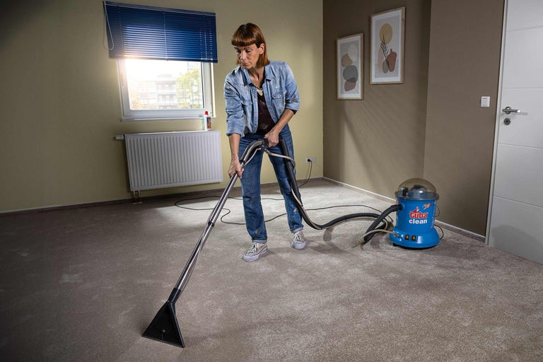 Teppichboden reinigen und ausbessern