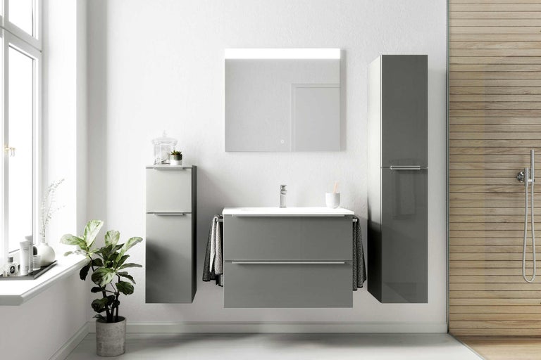 Modernes Badezimmer mit Waschtisch, Spiegelschrank und Hochschrank in Grau