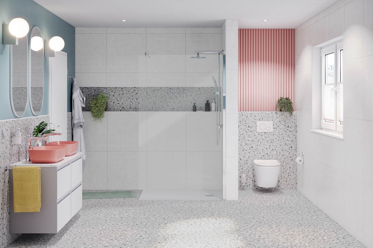 Helles Badezimmer mit Dusche, Toilette und Waschtisch mit zwei Waschbecken