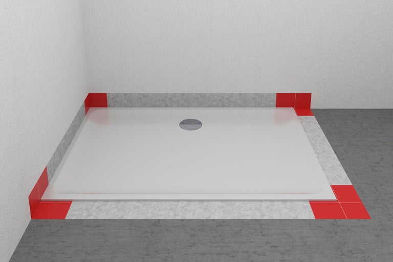 Ebenerdige Dusche mit Abdichtung in einem Badezimmer