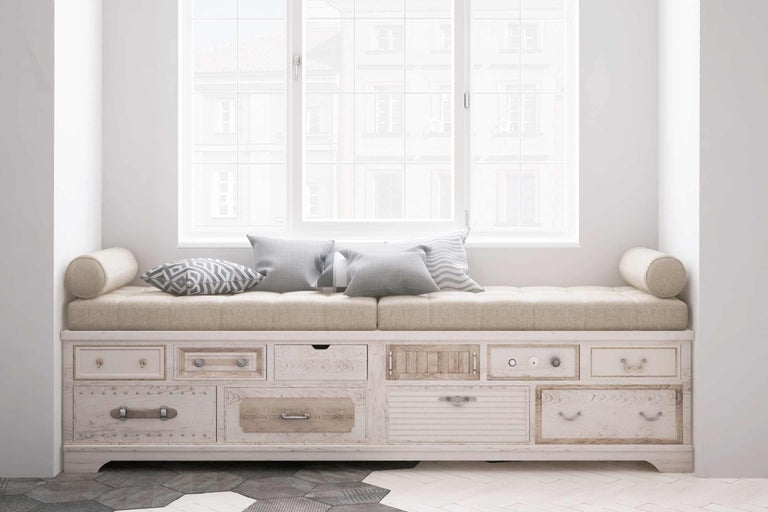 Fensterbank mit Stauraum, Sitzkissen und Kissen