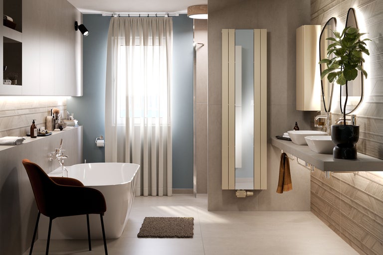 Modernes Badezimmer mit Badewanne, Waschtisch, Spiegel und Heizkörper