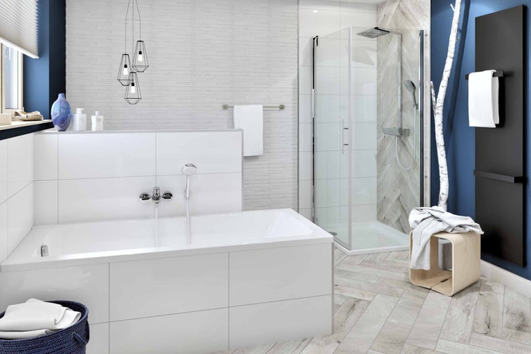 Modernes Badezimmer mit Badewanne, Dusche und Heizkörper