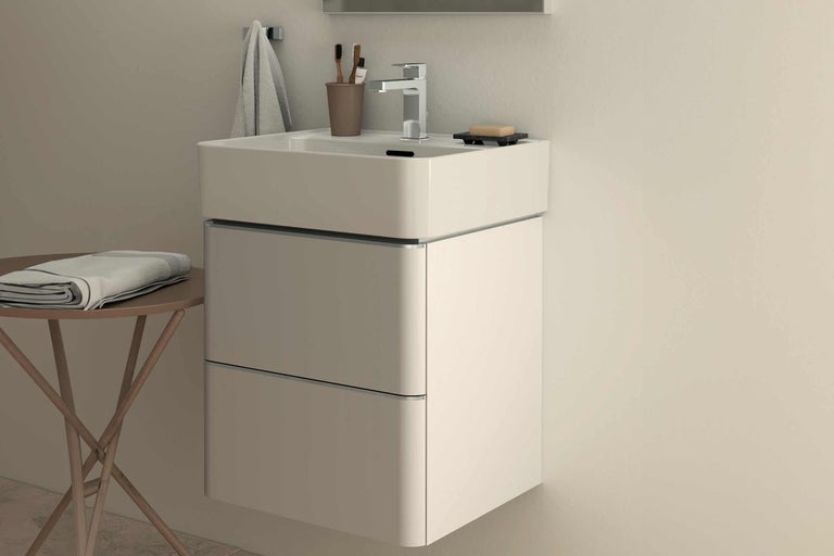 Waschtisch mit Unterschrank und zwei Schubladen im Badezimmer