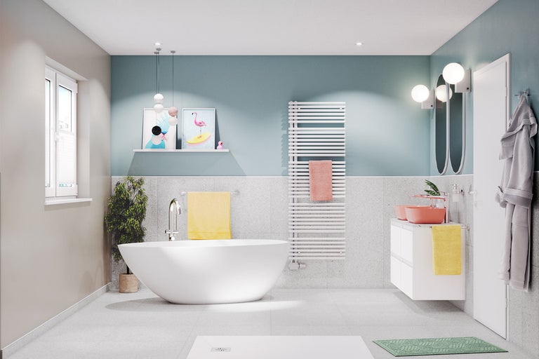 Helles Badezimmer mit Badewanne, Waschtisch, Handtuchwärmer und Dekoration