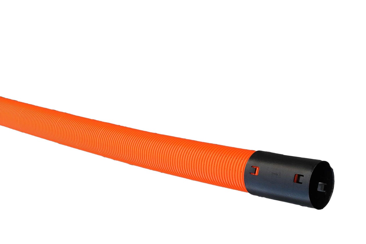 Wellrohr aus Kunststoff mit Muffe