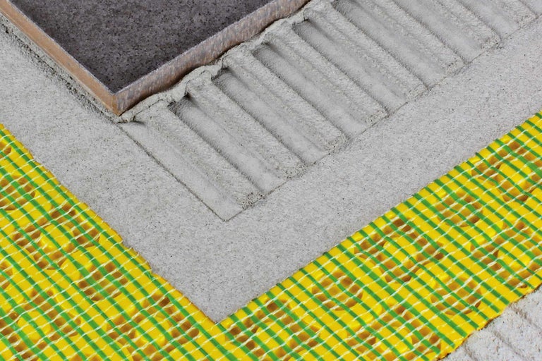 Schichtaufbau einer Fliese mit Entkopplungsmatte und Fliesenkleber