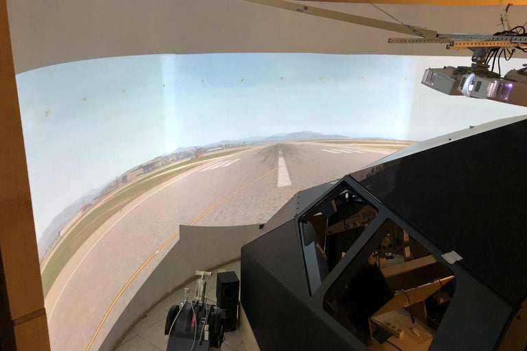 Flugsimulator mit Landebahnsicht