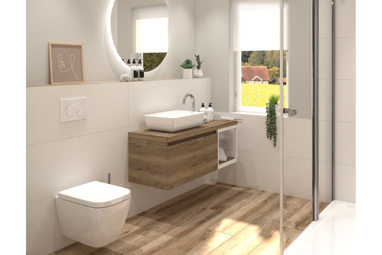 Modernes Badezimmer mit holzfarbenem Waschtischunterschrank, weißem Aufsatzwaschbecken, Wand-WC und hinterleuchtetem Rundspiegel auf hellen Fliesen.