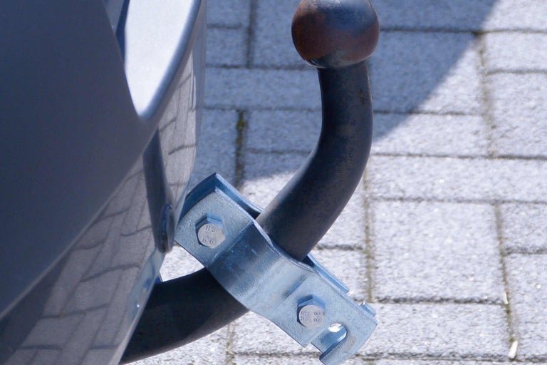 Anhängerkupplung am Fahrzeug