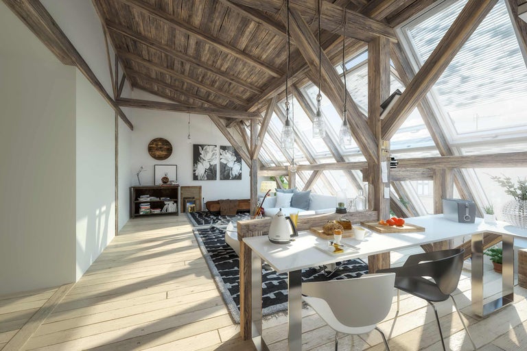 Heller Dachbodenraum mit Holzbalken, Dachfenstern, Esstisch und Wohnbereich