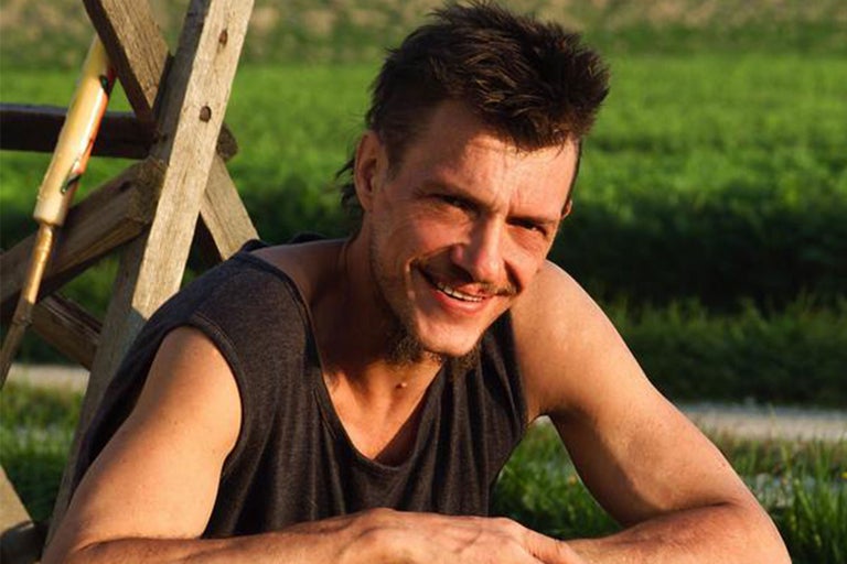 Porträt eines Mannes im Freien