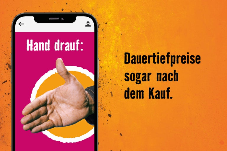 Smartphone mit Hand drauf und dem Text Dauertiefpreise sogar nach dem Kauf