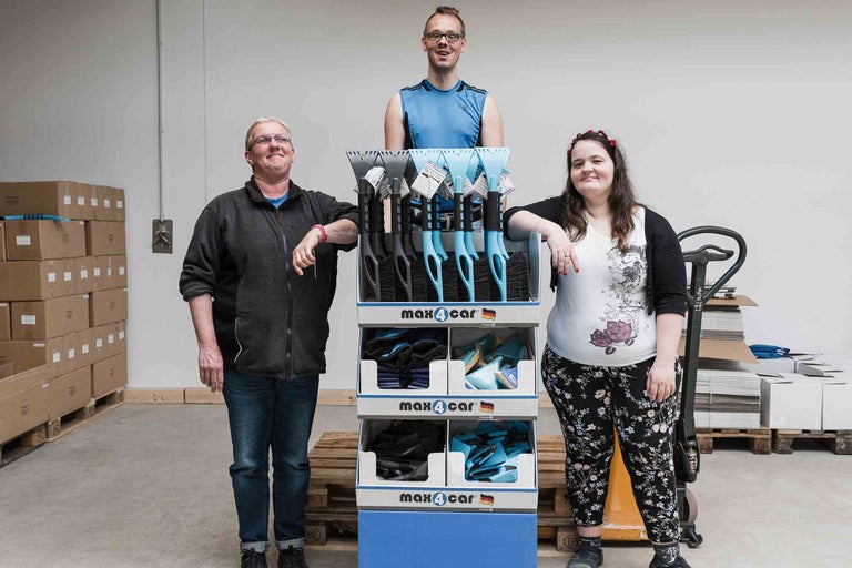 Verkaufsaufsteller von Max4Car mit Eiskratzer, Handschuhen und Eisschutzfolie