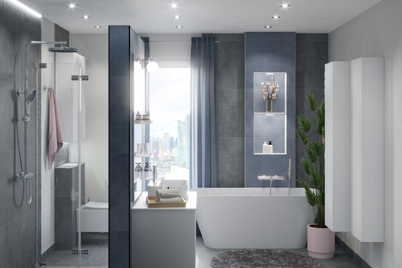Modernes Badezimmer mit Dusche, Badewanne, Waschtisch und Badezimmermöbeln