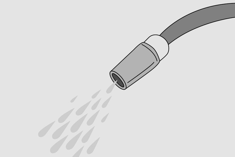 Gartenschlauch Sprinkler mit Wasserstrahl