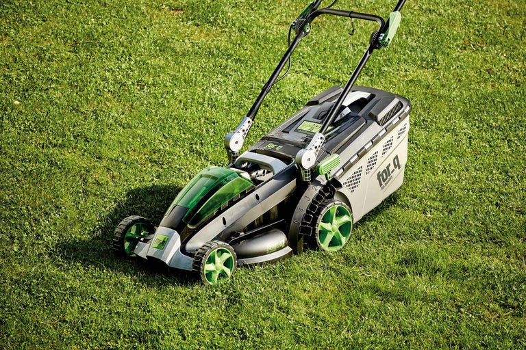 Rasenmäher auf Gras