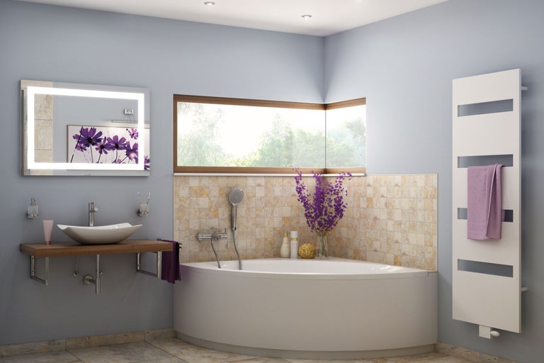 Modernes Badezimmer mit Eckbadewanne, Waschtisch mit Aufsatzwaschbecken, beleuchtetem Spiegel und Handtuchwärmer