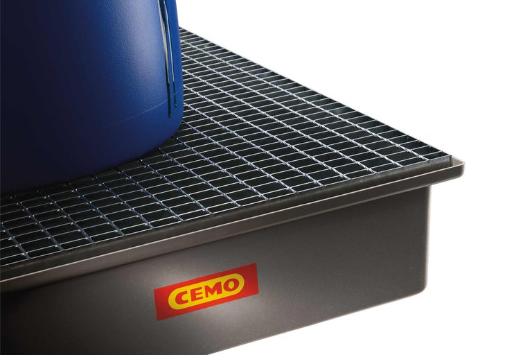 Cemo Logo auf Auffangwanne mit Gitterrost und Behälter