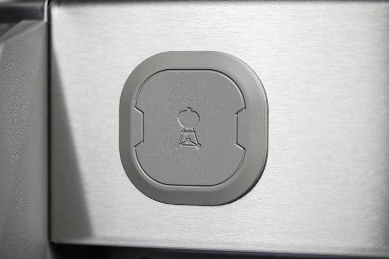 Weber Logo auf einer grauen Abdeckung