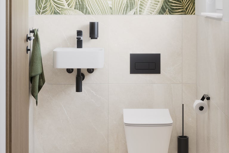 Badezimmer mit Waschbecken, Toilette und Accessoires