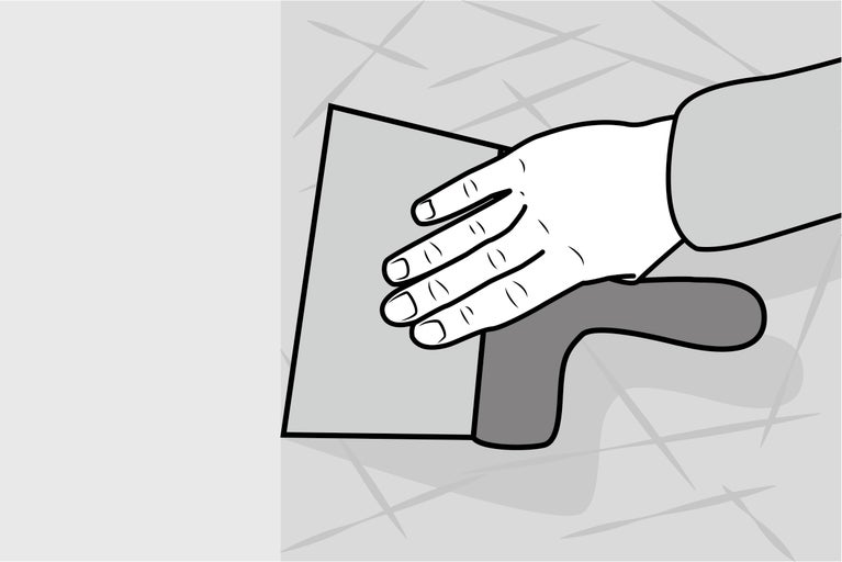 Hand mit Glättkelle zum Auftragen von Putz oder Spachtelmasse