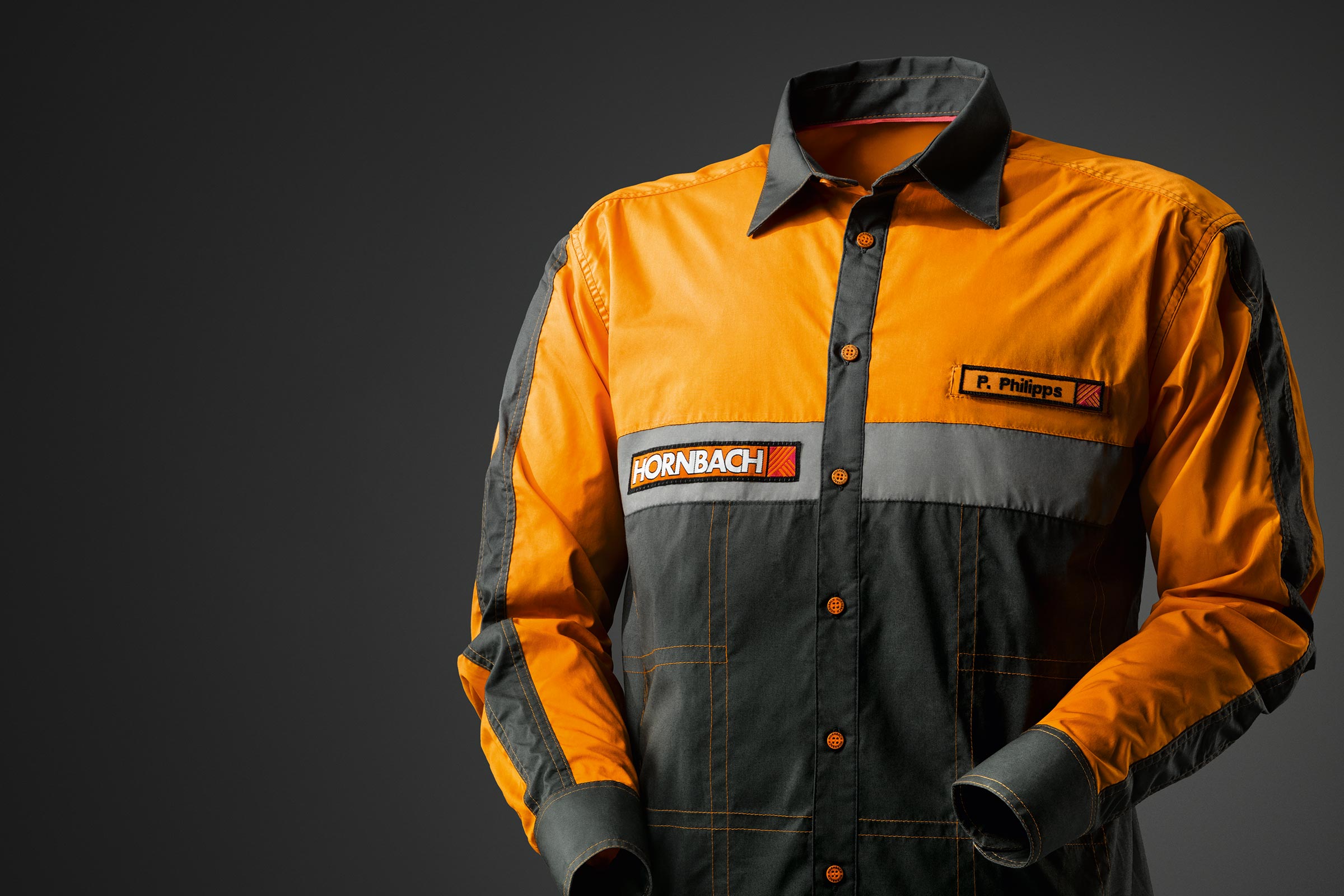 Arbeitsjacke mit langen Ärmeln, Knopfleiste und Hornbach Logo