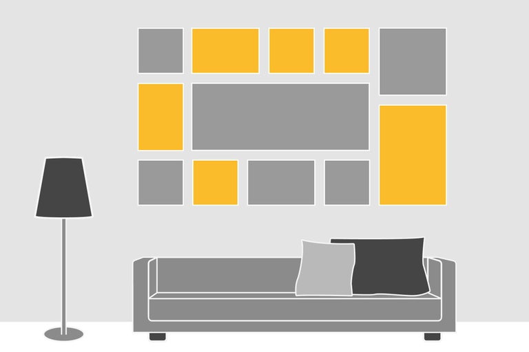 Illustration eines Wohnzimmers mit Couch, Lampe und Bilderrahmenanordnung